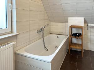 Ένα μπάνιο στο "Strandhaus" Unter den Kiefern 101 +18 φωτογραφίες