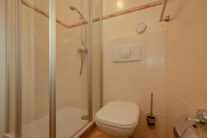 Et badeværelse på Haus Pangea + 13 billeder