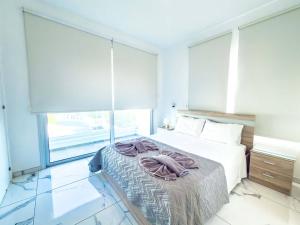 een slaapkamer met een bed en een groot raam bij Alassia Blue Villa in Protaras +13 foto's