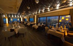 Restaurace v ubytování Boulevard Side Hotel