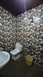 a bathroom with a toilet and a sink at Ravers point in Kasol