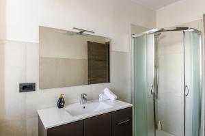 Et badeværelse på Aosta Holiday Apartments - Charvensod + 13 billeder