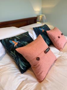 En eller flere senge i et værelse på Beautiful Highland Sanctuary + 71 billeder