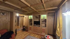 Μια τηλεόραση ή/και κέντρο ψυχαγωγίας στο Excelsior