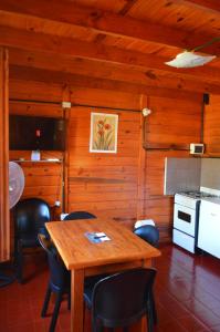 a dining room with a table and chairs at Gosén Cabañas Sanagasta in Villa Bustos