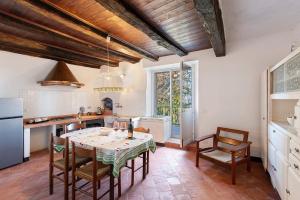 O bucătărie sau chicinetă la Casa Dolcetto