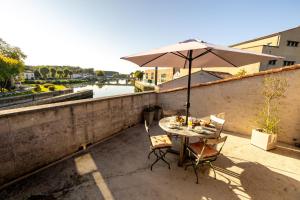 Θέα στο ποτάμι κοντά σε αυτό το διαμέρισμα