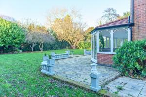 Zahrada ubytování Sutherland House Modern & Elegant Home - Pass the Keys