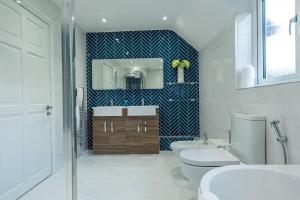 Koupelna v ubytování Sutherland House Modern & Elegant Home - Pass the Keys