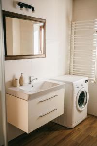 Et badeværelse på Agroturystyka u Gazdy, Wisła - zimowy raj dla rodzin, 1 km od stoku, Domowe śniadania, domek z balią & apartamenty, Zwierzęta z naszej zagrody