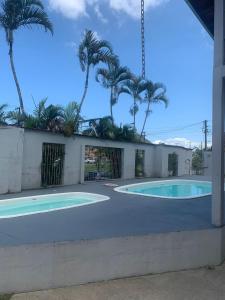 Swimmingpoolen hos eller tæt på Apartamentos kitnet Praia Caraguá