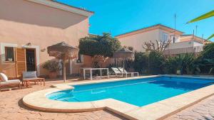 Bazén v ubytování Cx Villa Ahio 2 nebo v jeho okolí