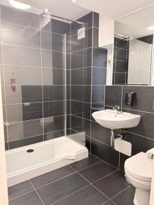 Ένα μπάνιο στο Dalkeith Phoenix Aparthotel Ltd