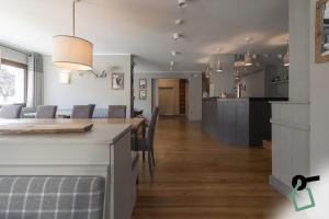 Kuchyň nebo kuchyňský kout v ubytování HOTIDAY Bormio Centro