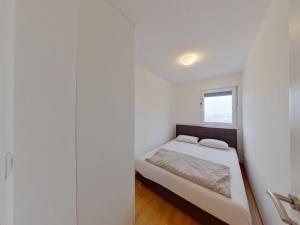 Ένα ή περισσότερα κρεβάτια σε δωμάτιο στο Stan na dan, naselje Miljacka, Otoka