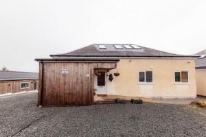 Το κτήριο όπου στεγάζεται  η παραθεριστική κατοικία