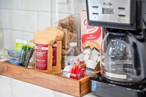 O bucătărie sau chicinetă la Free Downtown Parking Walk to Stadiums and Shopping