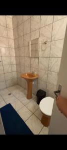 a bathroom with a sink and a toilet at Fazenda Torrão da Serra in Guarulhos