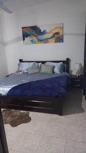 Ένα ή περισσότερα κρεβάτια σε δωμάτιο στο The Eli Villa