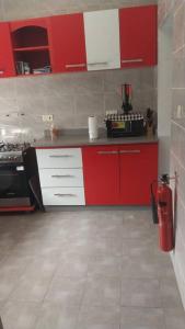 Η κουζίνα ή μικρή κουζίνα στο The Eli Villa