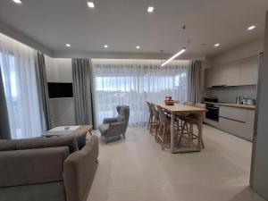 Η κουζίνα ή μικρή κουζίνα στο Arillas Villas