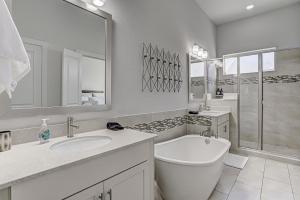 Koupelna v ubytování Gorgeous 4 Bed Home on St Mary's - Minutes to Riverwalk/Pearl