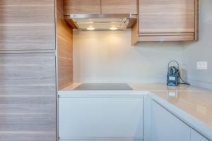 Køkken eller tekøkken på Stylish Nature Hideaway Cozy Apartment with View