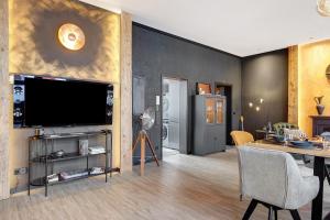 Μια τηλεόραση ή/και κέντρο ψυχαγωγίας στο Black Forest Lodge