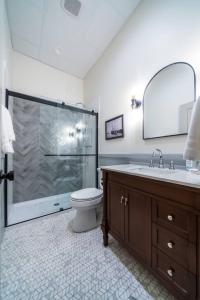 Un baño de The Library