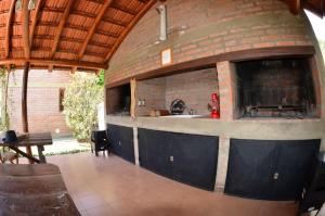 an outdoor kitchen with a counter and a brick wall at Cabañas La Morada de Tanti in Tanti