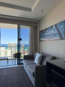 Χώρος καθιστικού στο Oaks Goldcoast ,Goldcoast Highway surfers Paradise