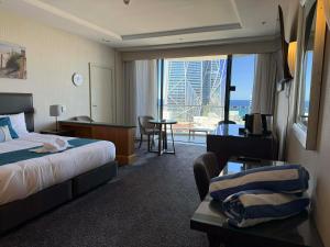 Ένα ή περισσότερα κρεβάτια σε δωμάτιο στο Oaks Goldcoast ,Goldcoast Highway surfers Paradise