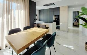 Køkken eller tekøkken på Nice Apartment In Orihuela Costa