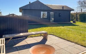 En have udenfor 2 Bedroom Cozy Home In Sæby