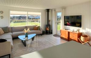 Et opholdsområde på 2 Bedroom Cozy Home In Sæby