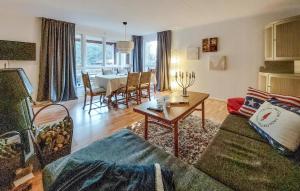 Χώρος καθιστικού στο 2 Bedroom Awesome Home In Sösdala