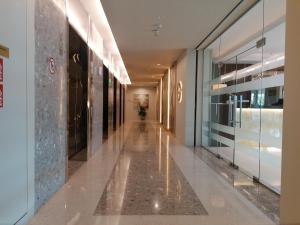 Billede fra billedgalleriet på Cinnamon Life 2BR Apartment i Colombo