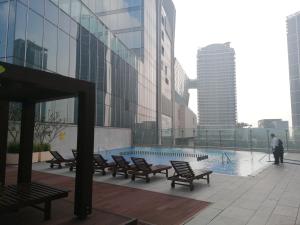 Πισίνα στο ή κοντά στο Cinnamon Life 2BR Apartment