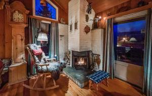 Χώρος καθιστικού στο 4 Bedroom Nice Home In Trysil