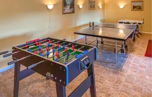 Η αίθουσα παιχνιδιών του 6 Bedroom Awesome Home In Hurup Thy