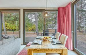 Χώρος καθιστικού στο Stunning Home In Sassenburg Stüde