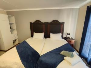 Ένα ή περισσότερα κρεβάτια σε δωμάτιο στο Lofdal Guesthouse +24 φωτογραφίες