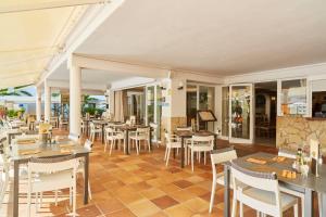 En restaurant eller et andet spisested på Invisa Hotel Casa Luis