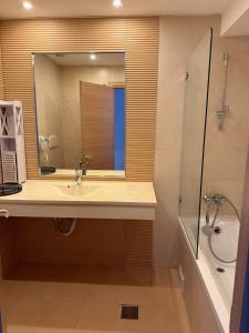 Ένα μπάνιο στο 11th Delta Urbană