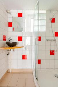 a bathroom with a sink and a glass shower at Proche Puy du Fou - Petite maison tendance loft in Saint-Laurent-sur-Sèvre