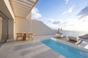 Πισίνα στο ή κοντά στο Pnoe Luxury Suites