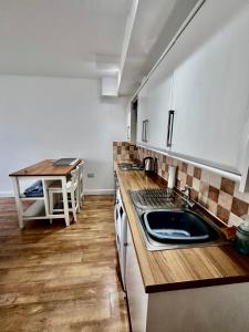 Køkken eller tekøkken på Dorchester Town Centre Entire Apartment