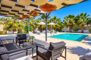 Swimmingpoolen hos eller tæt på Villa Apollon Lindian Palm by Villa Plus