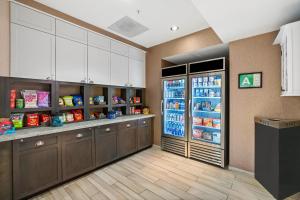 Kuchyň nebo kuchyňský kout v ubytování Homewood Suites Lancaster