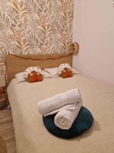 En eller flere senge i et værelse på L'escape Rue Calme - Free parking